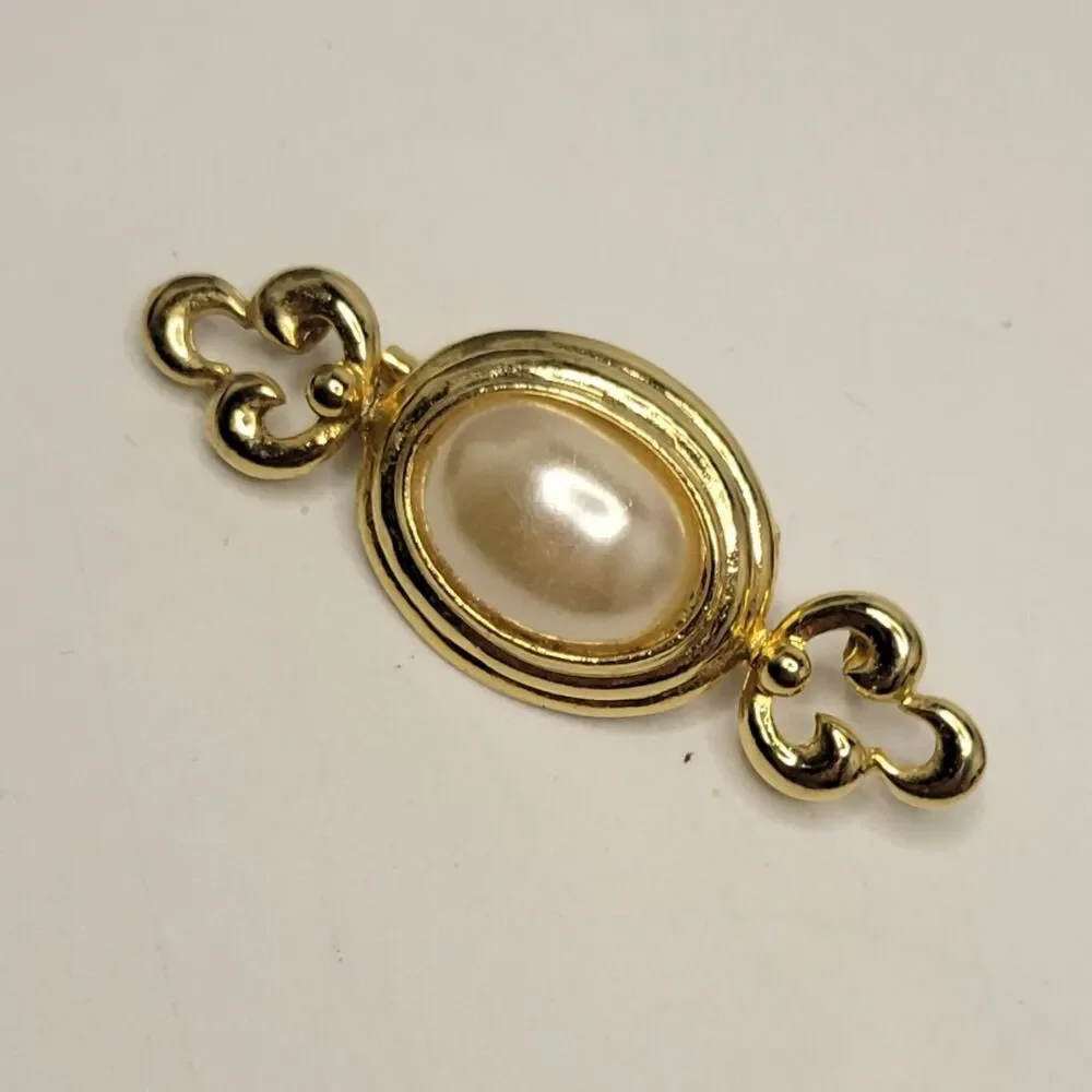 Brooch - Picture 1 of 5